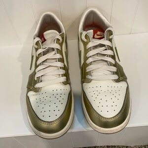 Nike Air Jordan White and Gold Kid’s Sneakers